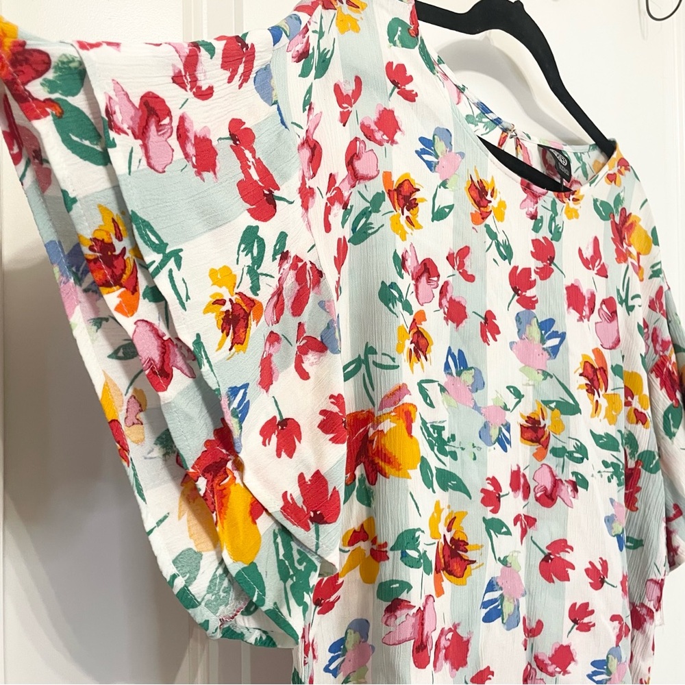 Bobeau Watercolor Floral White Green Bat Ruffle‎ Sleeve Summer Blouse-Small - Picture 2 of 9